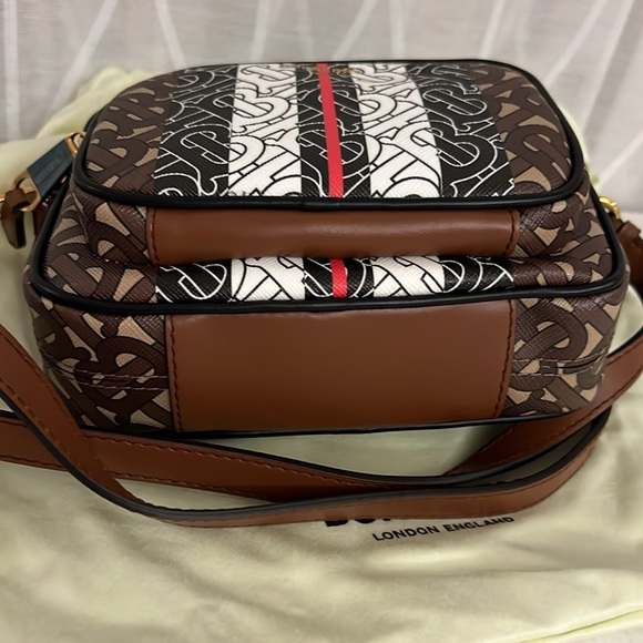 🔥🔥🔥Authentic Burberry TB camera bag 💼 - Picture 15 of 15